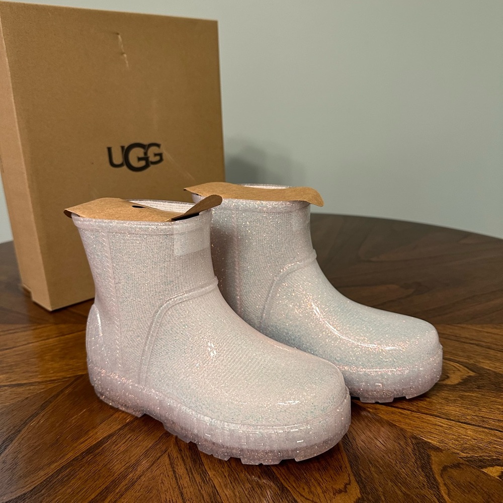 NIB UGG Drizlita Glitter Women's Waterproof Rain
Snow Boots in Glitter Glam